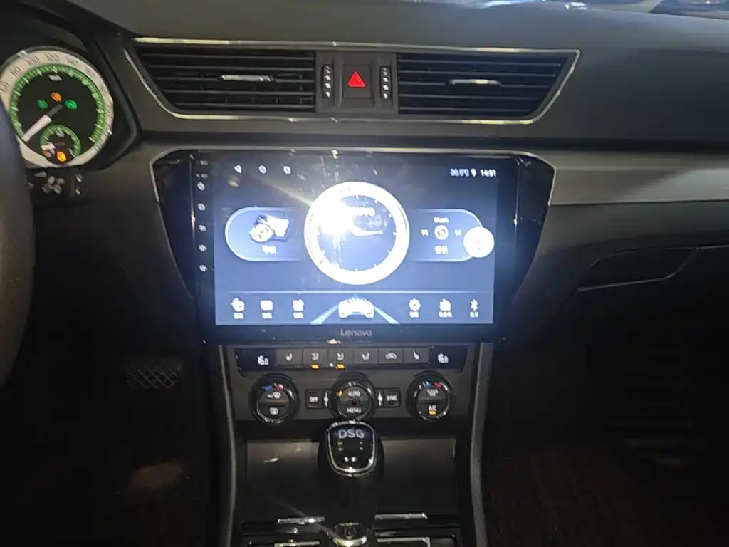 Skoda Superb — миниатюра 13