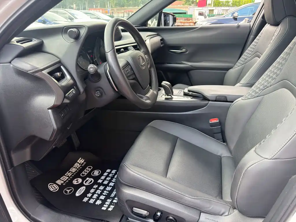 Lexus UX New Energy — миниатюра 7