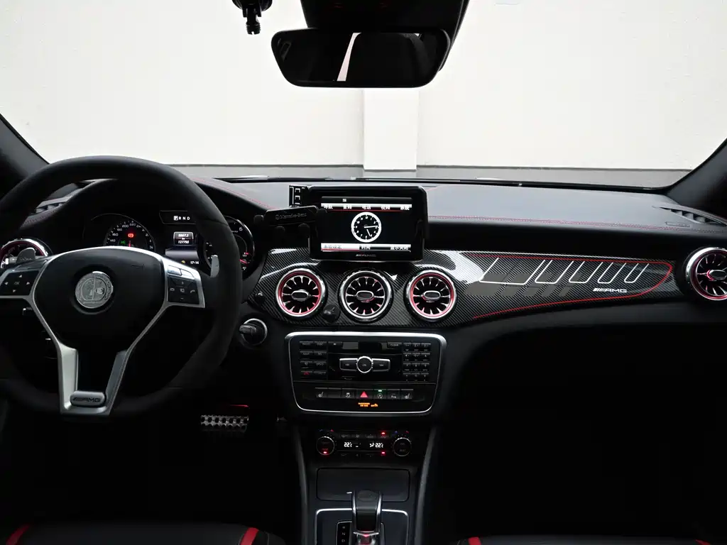 Mercedes-Benz GLA AMG — миниатюра 11
