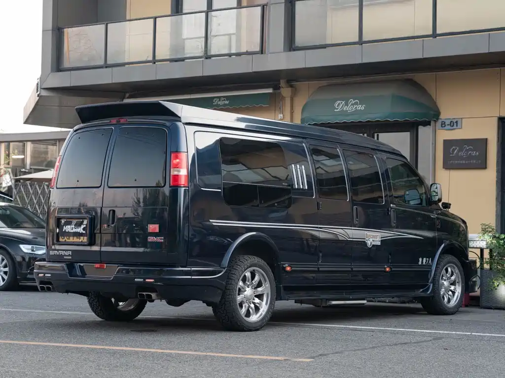 GMC Savana — миниатюра 4