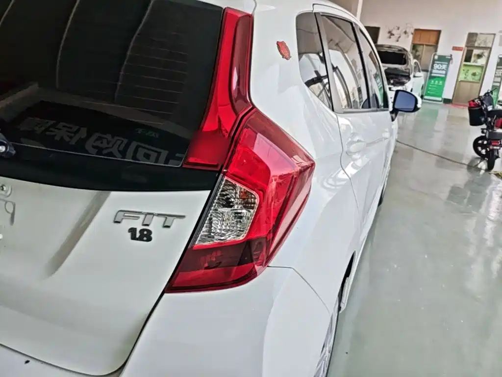 Honda Fit — миниатюра 8