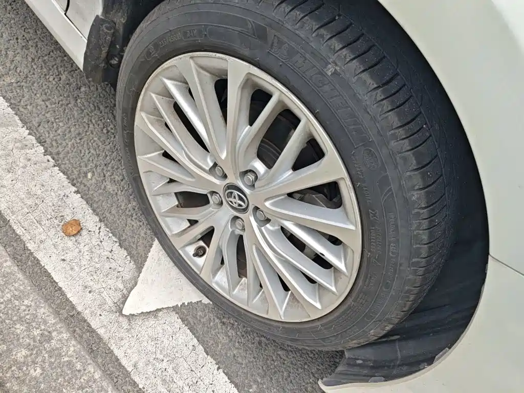 Toyota Camry — миниатюра 8