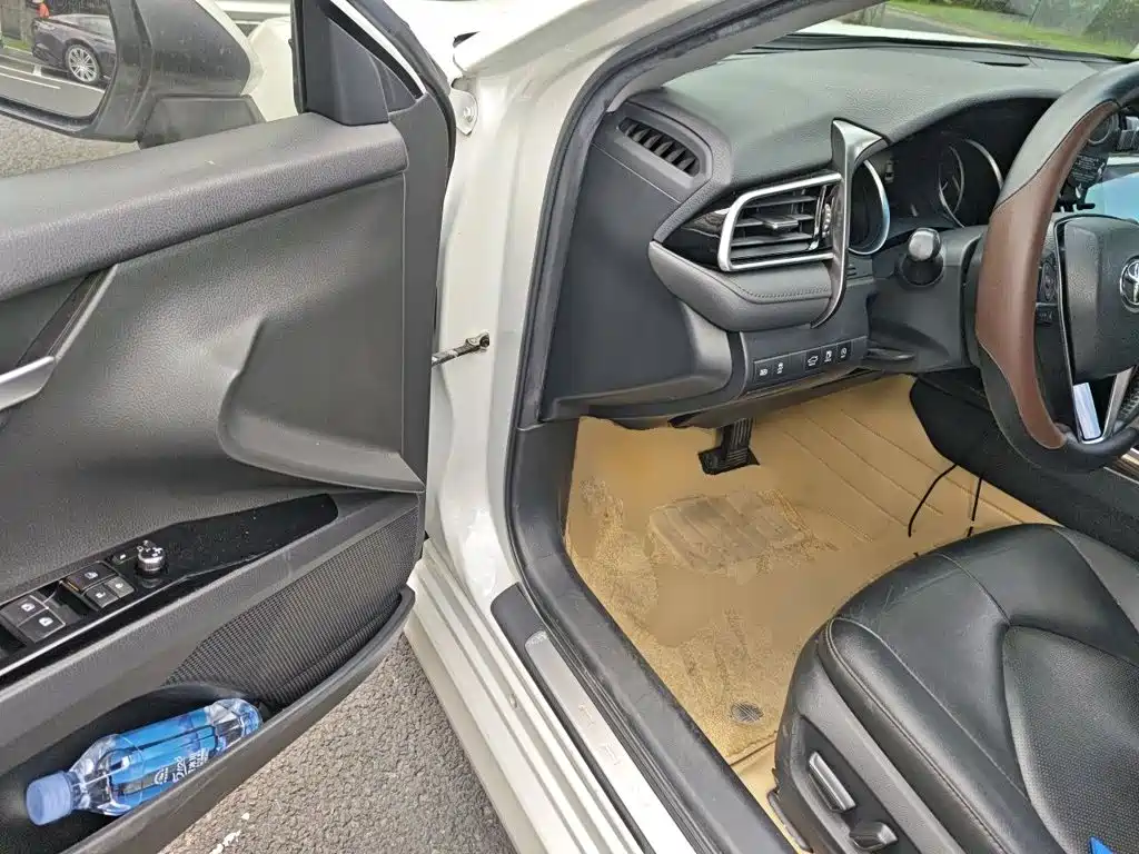 Toyota Camry — миниатюра 17