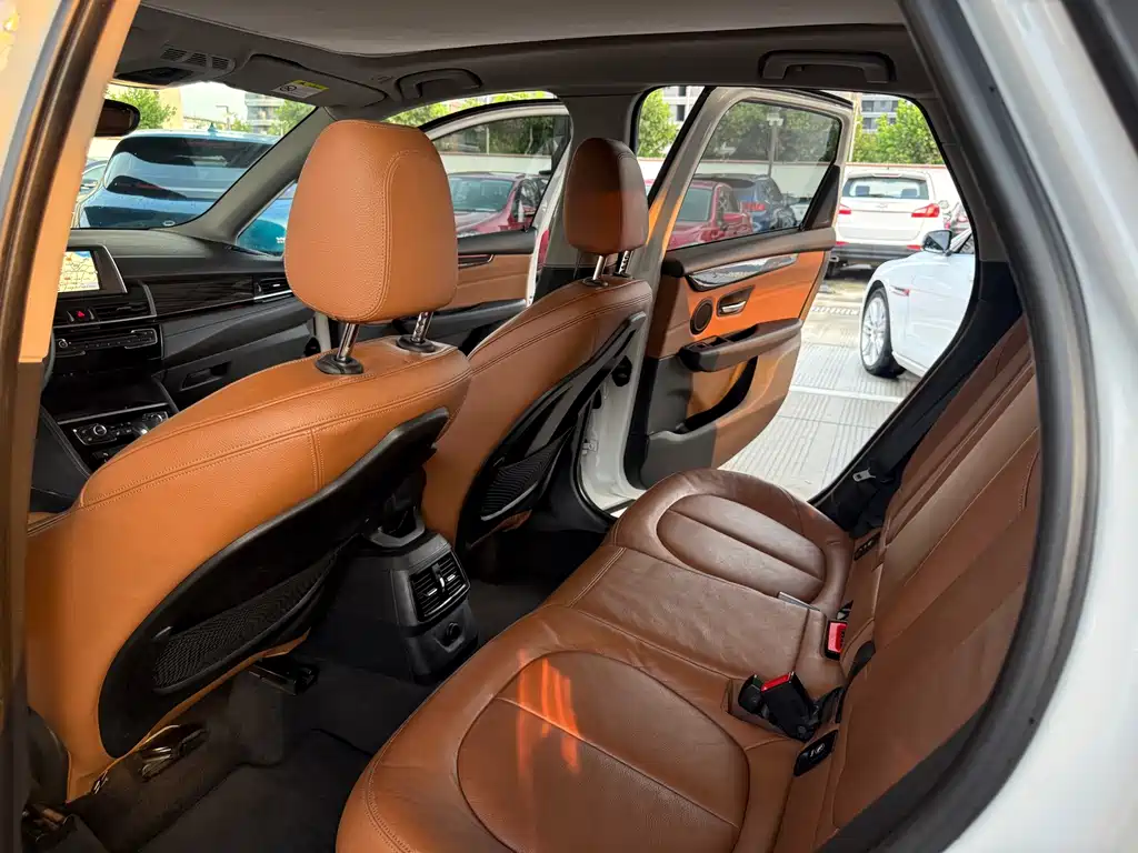 BMW 2 Series Active Tourer — миниатюра 6