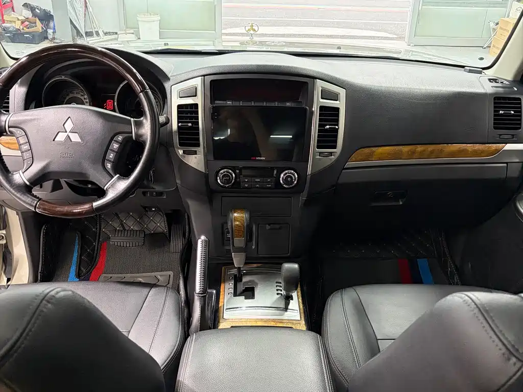 Mitsubishi Pajero (Import) — миниатюра 12