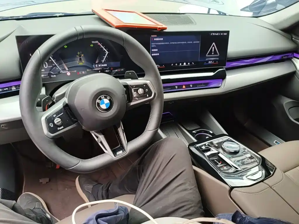BMW 5 Series — миниатюра 10