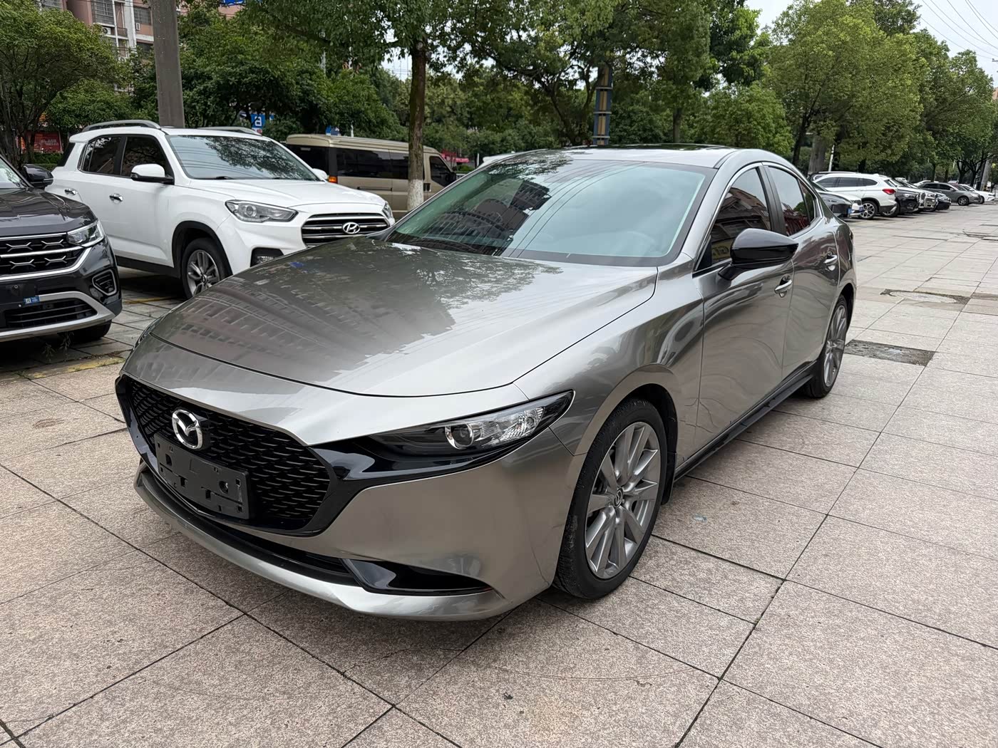 Mazda Mazda3 Axela 2.0 л 2021 г. красный/фиолетовый, пробег 40000 км
