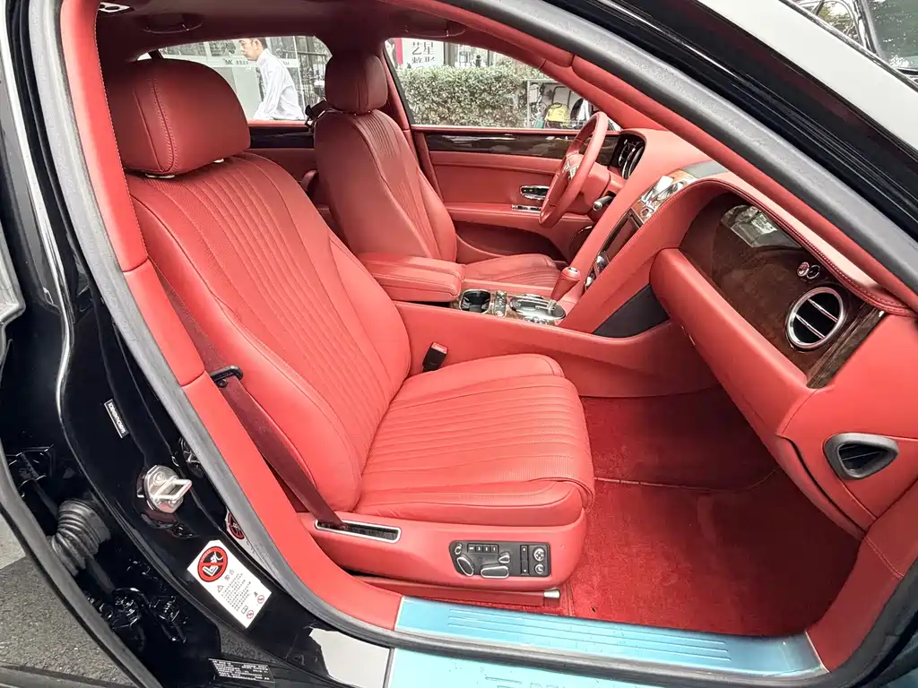 Bentley Flying Spur — миниатюра 4