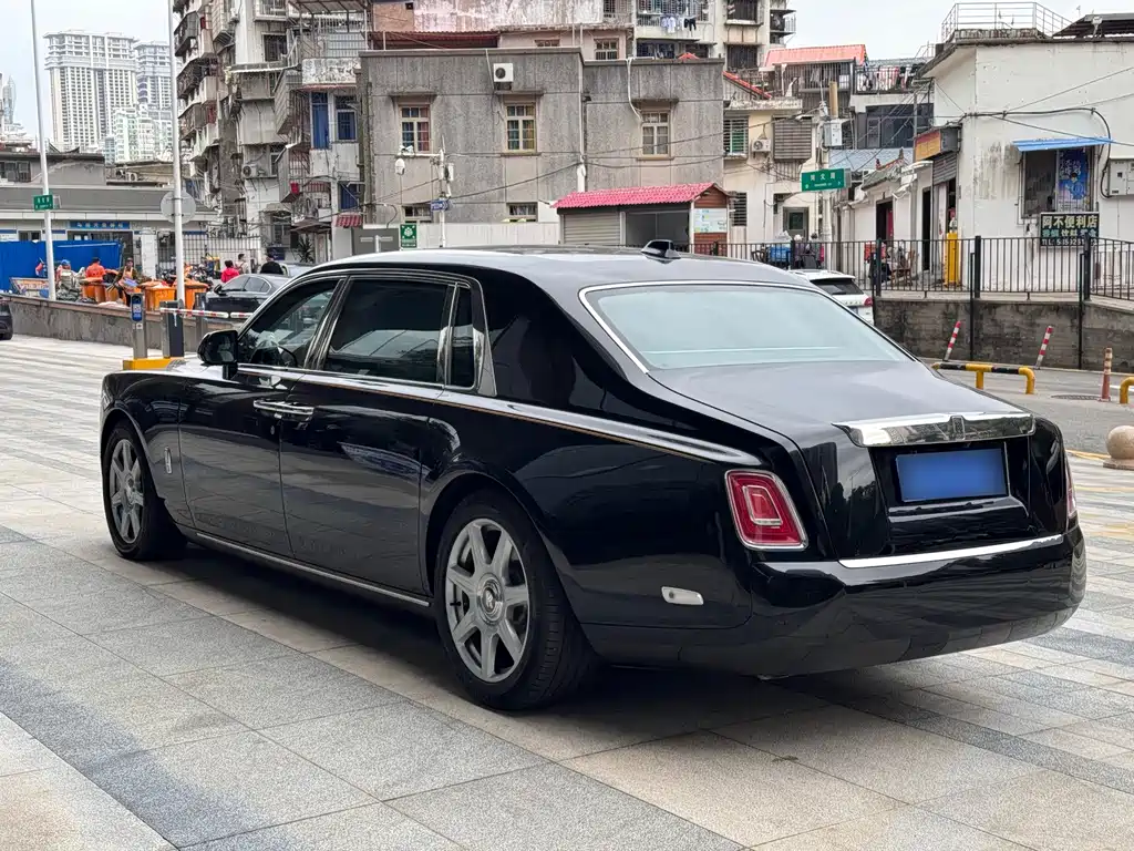 Rolls-Royce Phantom — миниатюра 4
