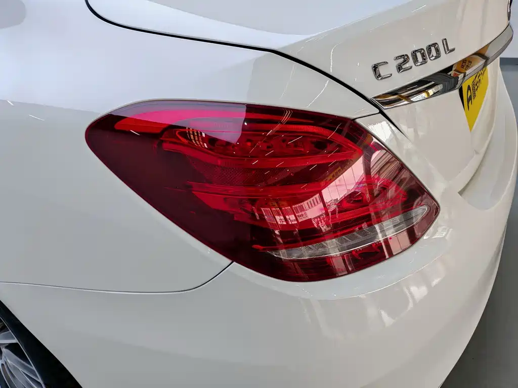 Mercedes-Benz C-Class — миниатюра 11