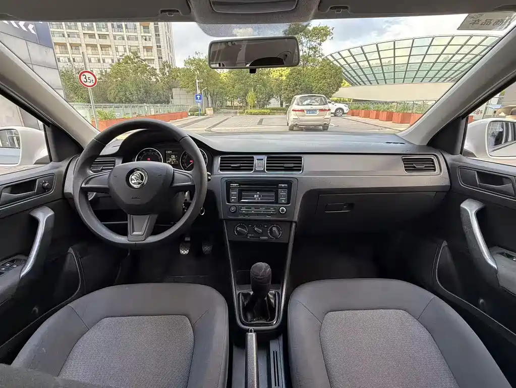 Skoda Rapid Spaceback — миниатюра 4