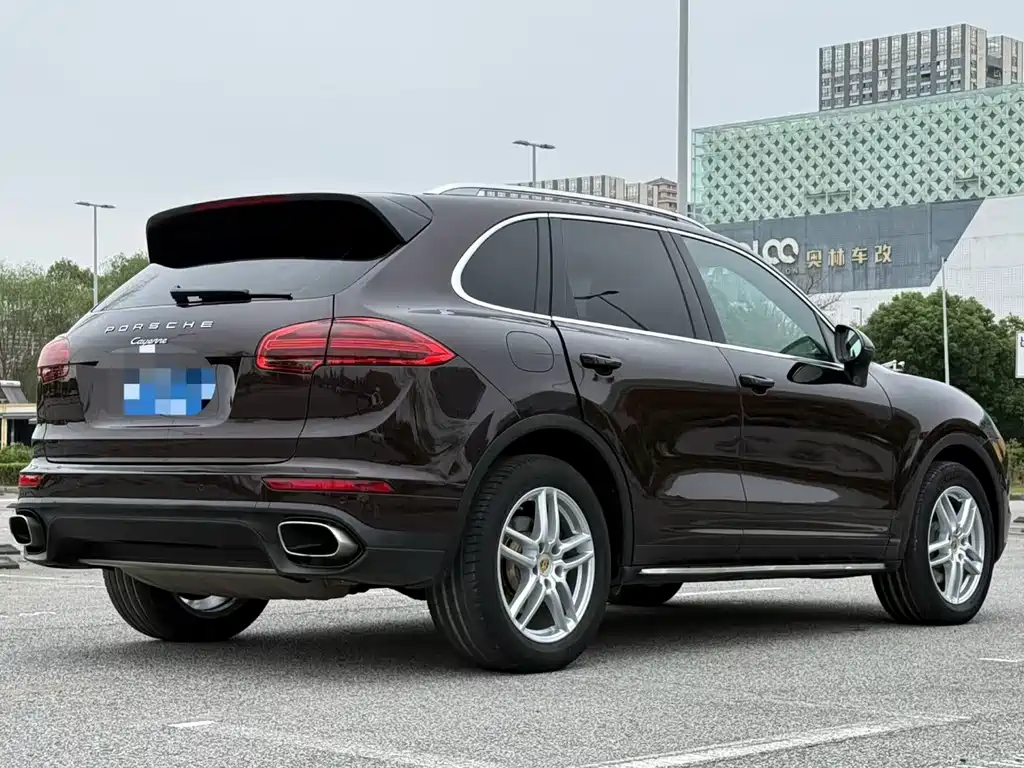Porsche Cayenne — миниатюра 7