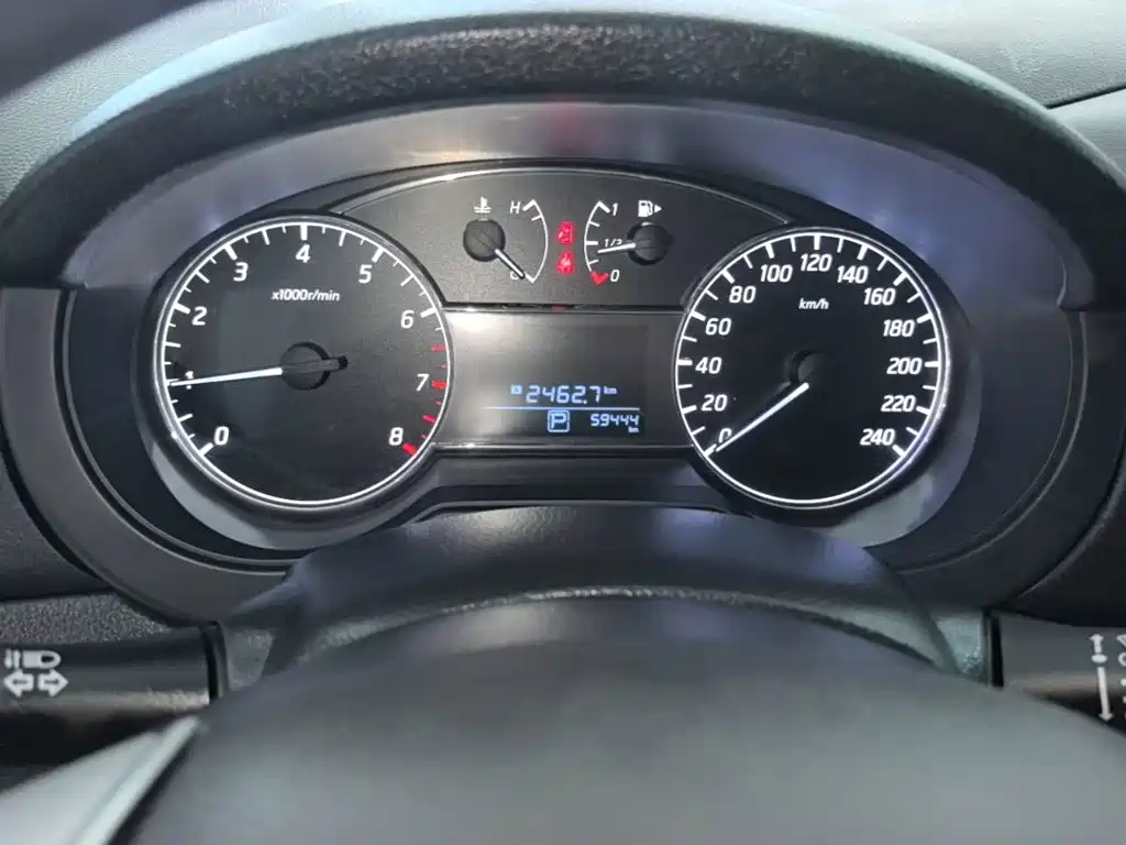 Nissan Tiida — миниатюра 12