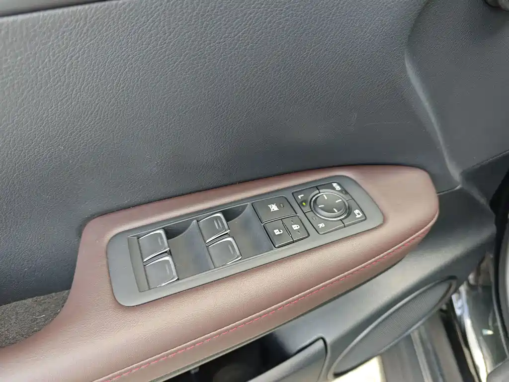 Lexus RX — миниатюра 32