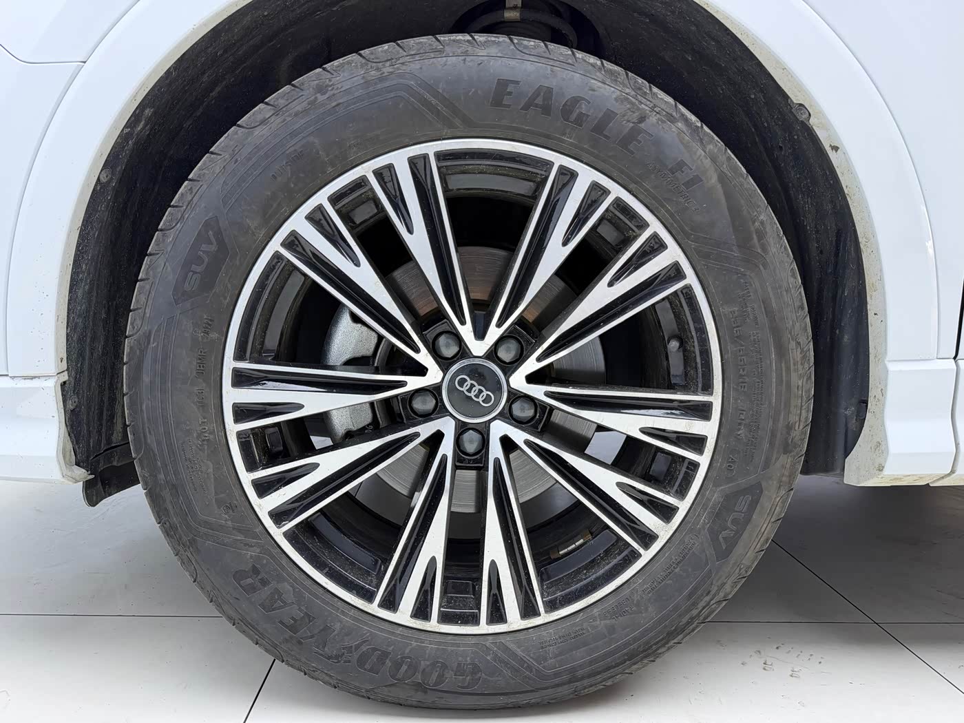 Audi Q3 1.4 л 2022 г. Белый, пробег 43000 км