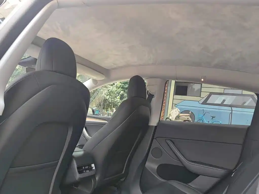 Tesla Model Y — миниатюра 8