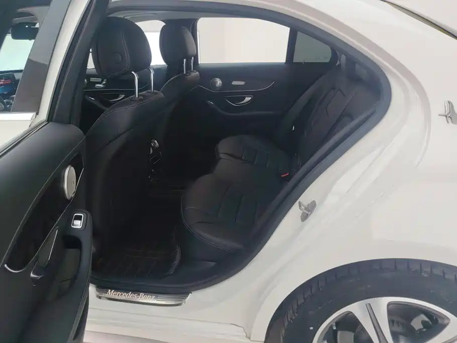 Mercedes-Benz C-Class — миниатюра 11