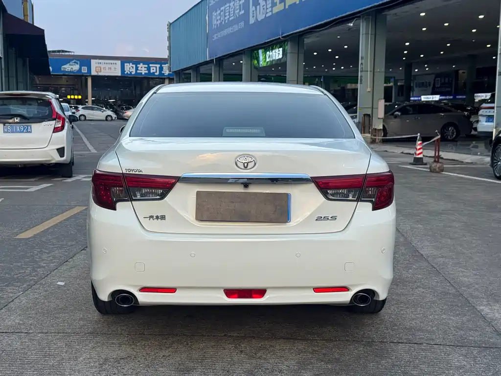Toyota Reiz — миниатюра 9