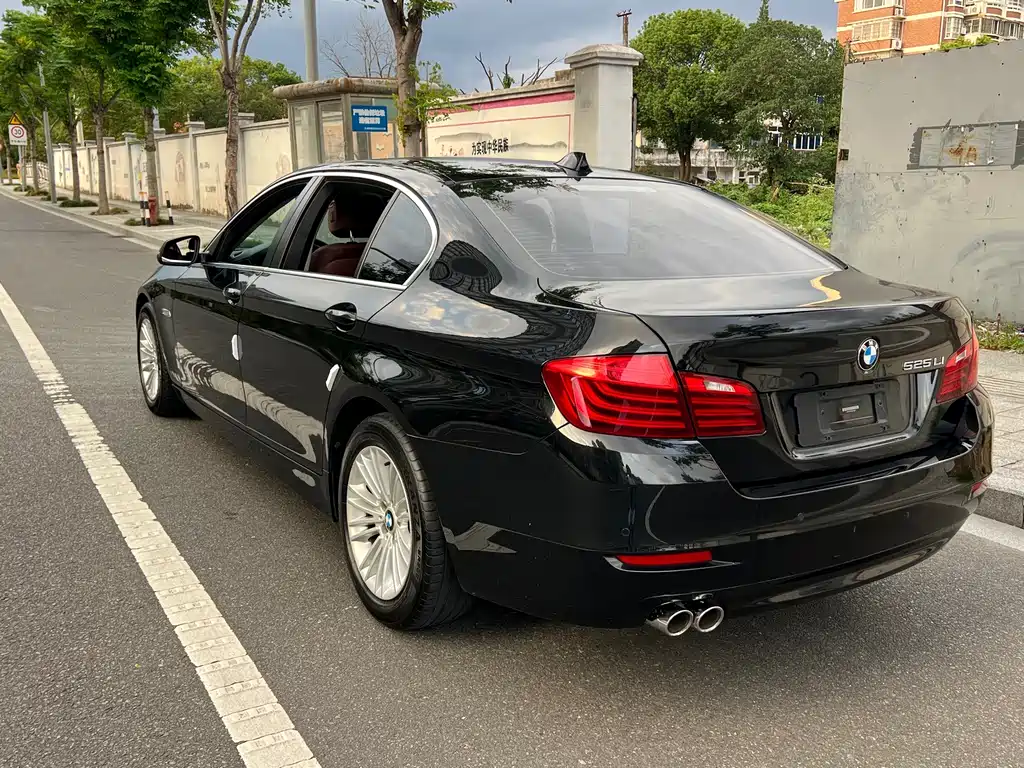 BMW 5 Series — миниатюра 14