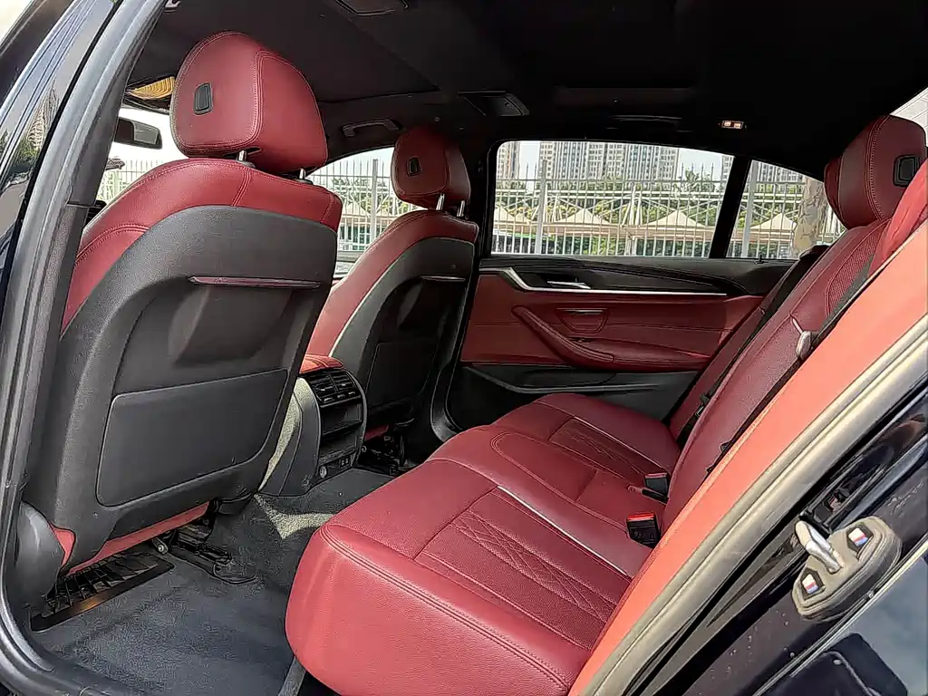 BMW 5 Series New Energy — миниатюра 5