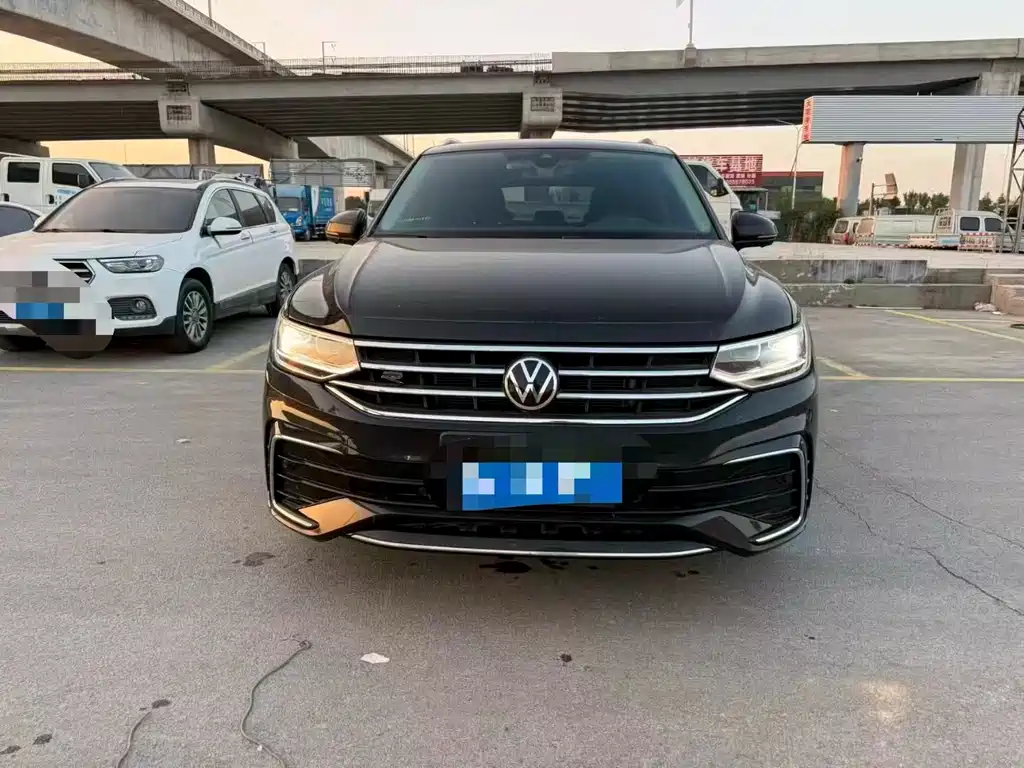 Volkswagen Tiguan L — миниатюра 2