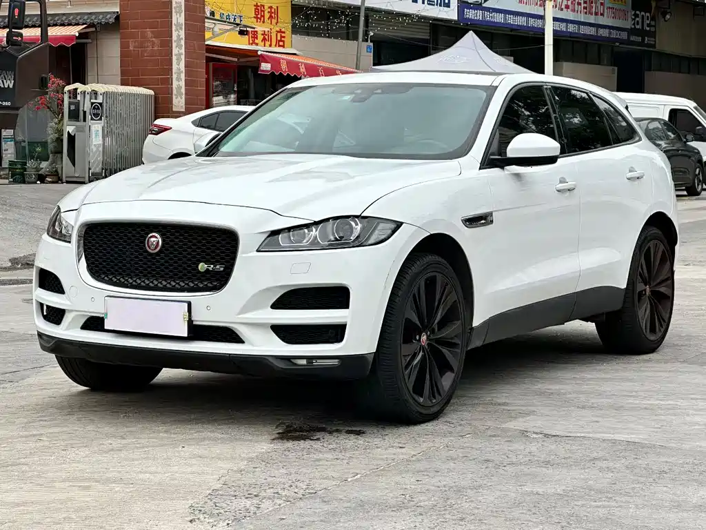 Jaguar F-PACE 2016