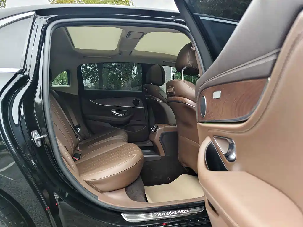 Mercedes-Benz E-Class — миниатюра 14