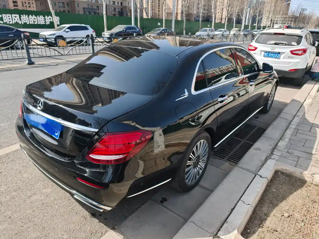 MERCEDES-BENZ E CLASS