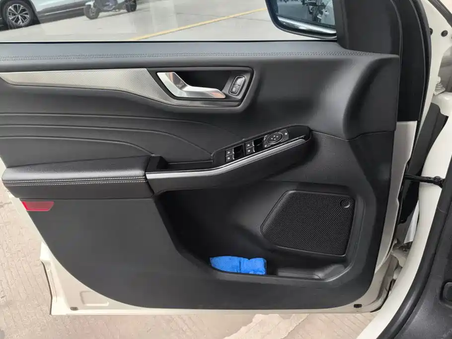 Ford Escape — миниатюра 7