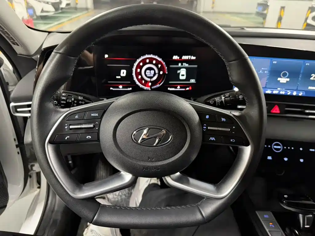Hyundai Elantra — миниатюра 8