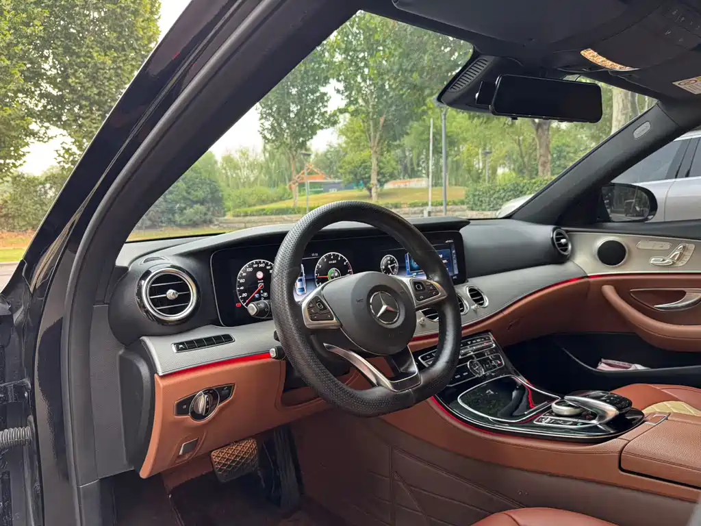 Mercedes-Benz E-Class — миниатюра 4