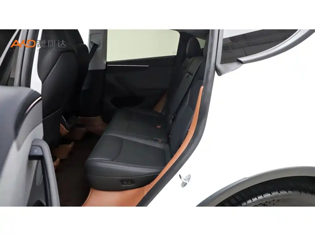 Tesla Model Y — миниатюра 7