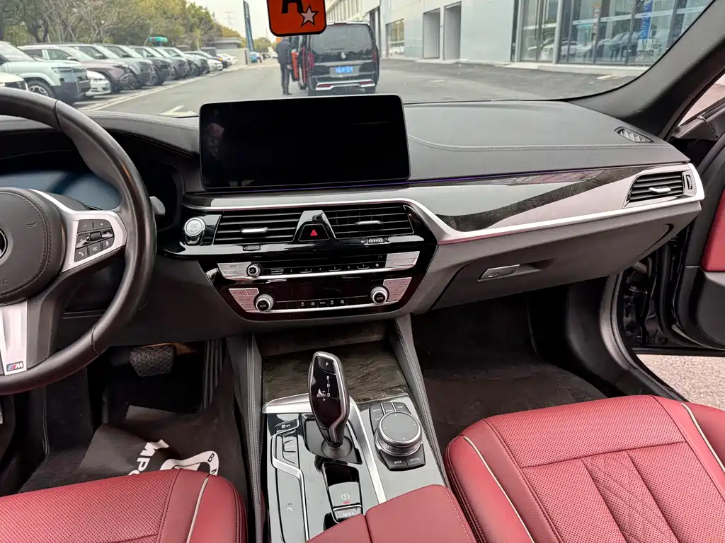 BMW 5 Series — миниатюра 10