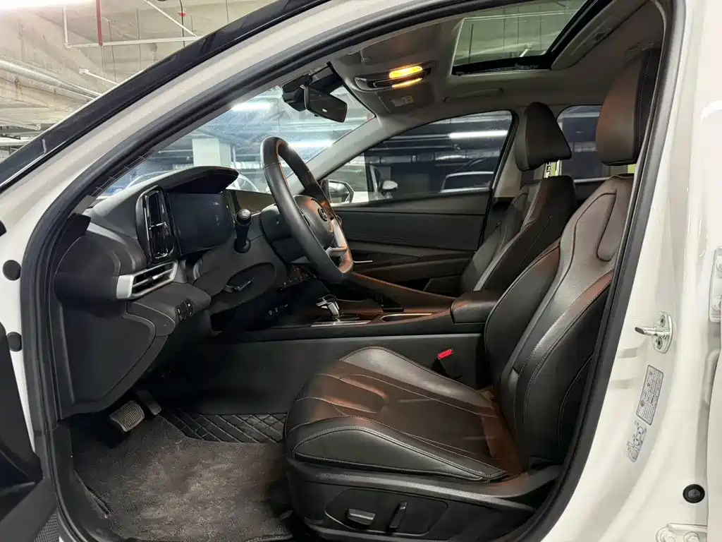 Hyundai Elantra — миниатюра 7