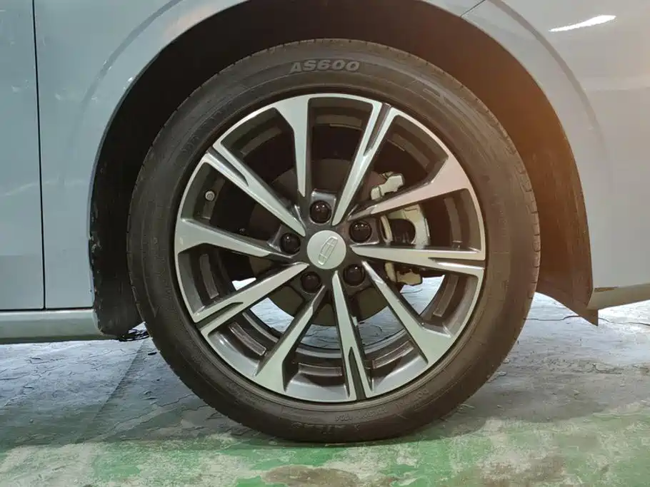 Geely Emgrand — миниатюра 6