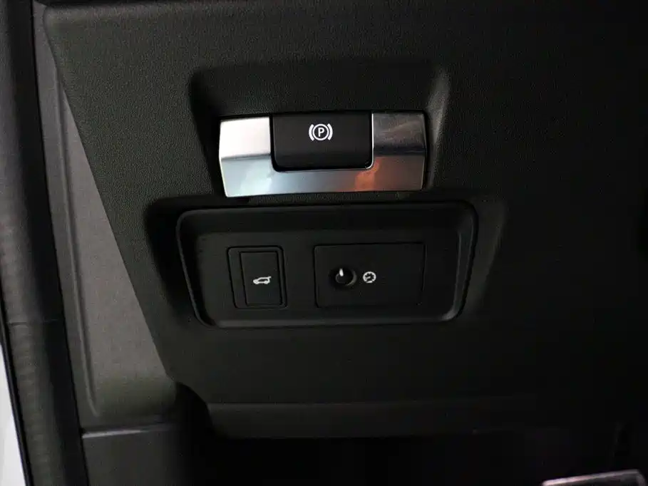 Land Rover Discovery Sport — миниатюра 17