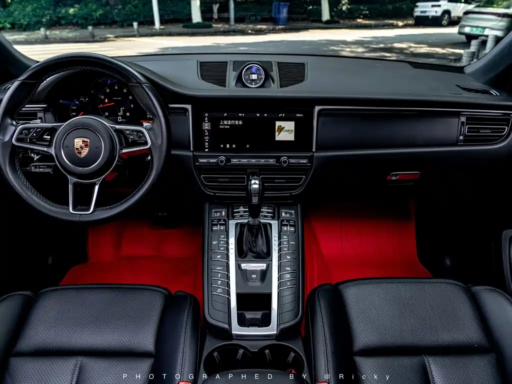 Porsche Macan — миниатюра 3