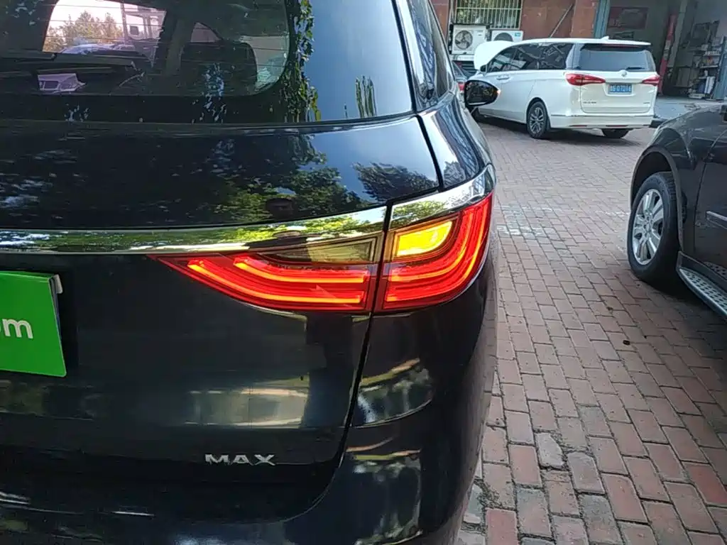 BYD MAX — миниатюра 8