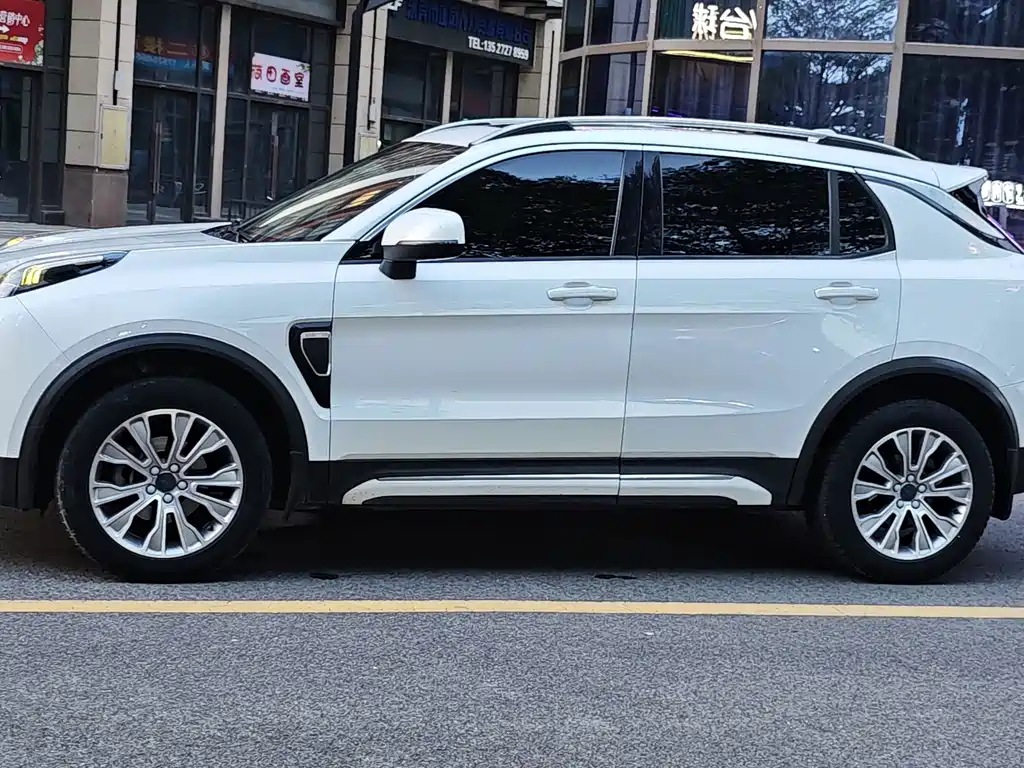 Lynk & Co 01 — миниатюра 11