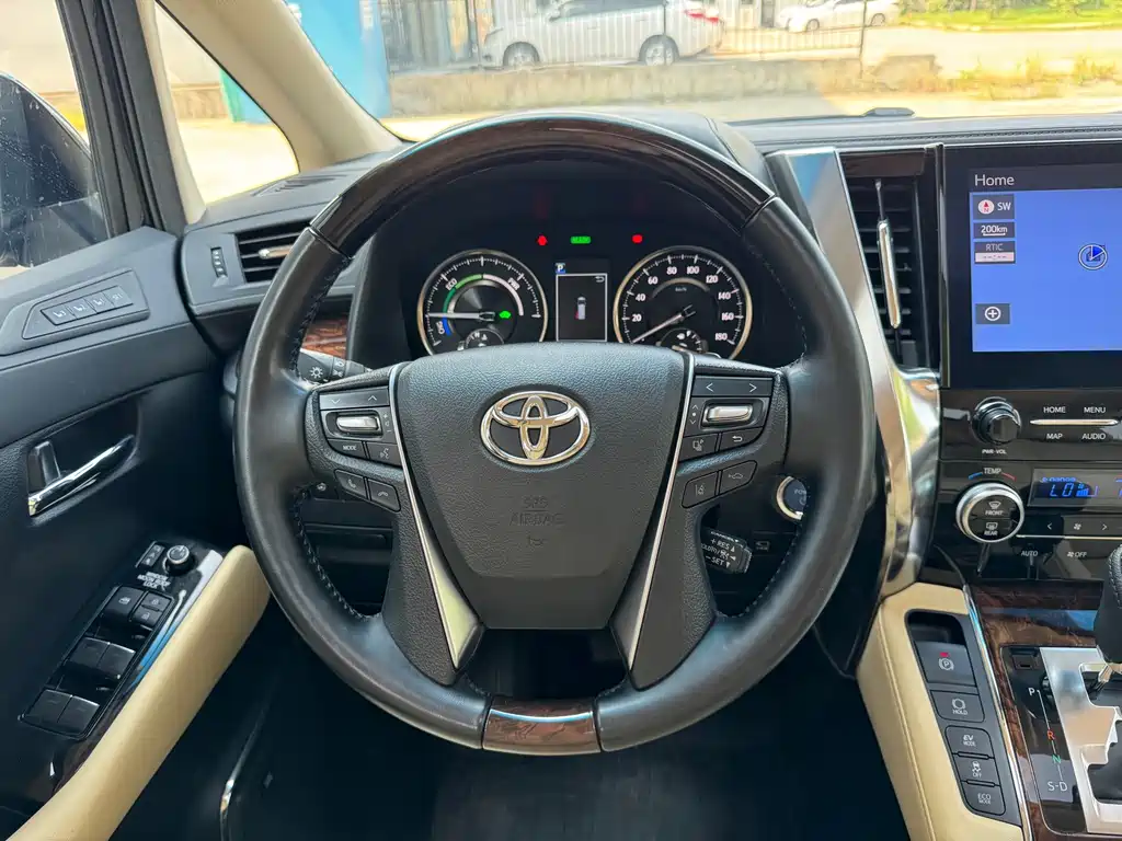 Toyota Alphard — миниатюра 5