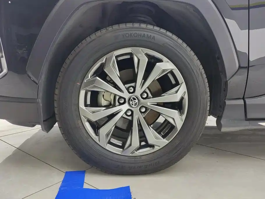 Toyota RAV4 — миниатюра 6
