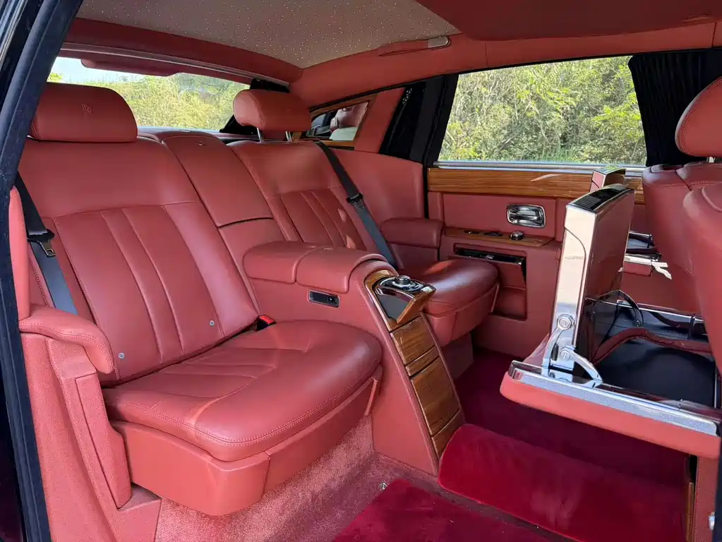 Rolls-Royce Phantom — миниатюра 5