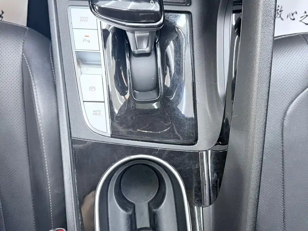 Hyundai Elantra — миниатюра 17