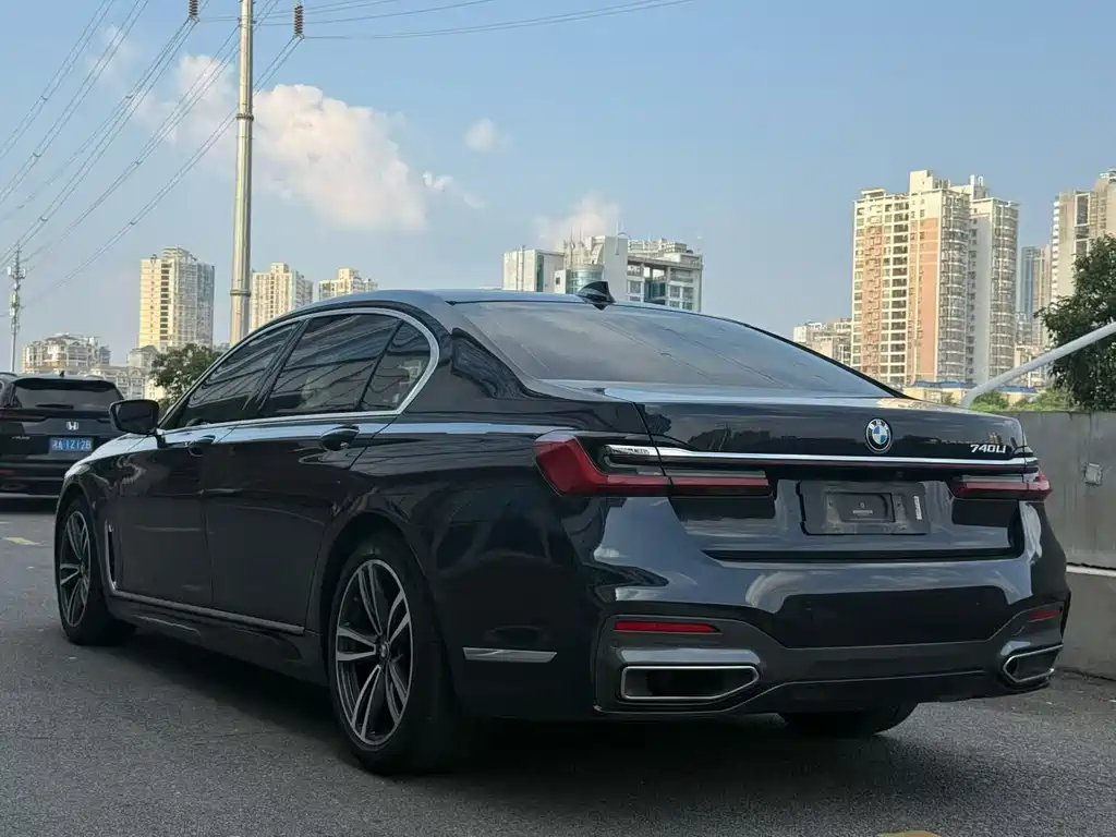 BMW 7 Series — миниатюра 7