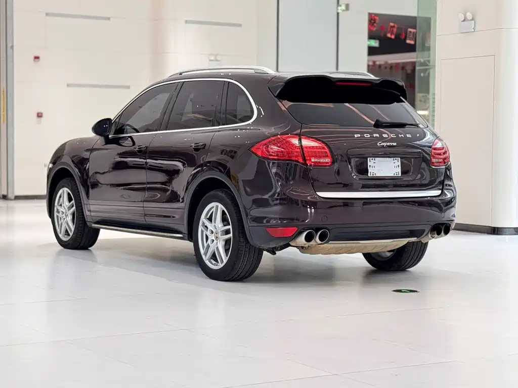 Porsche Cayenne — миниатюра 7