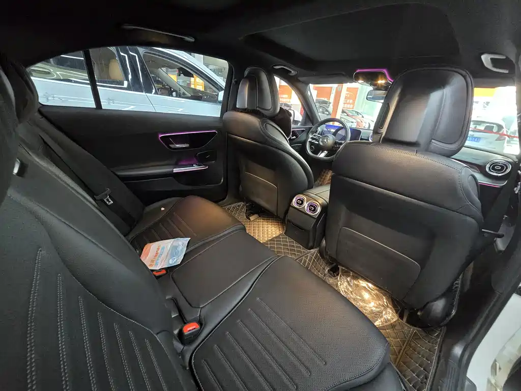 Mercedes-Benz C-Class — миниатюра 7