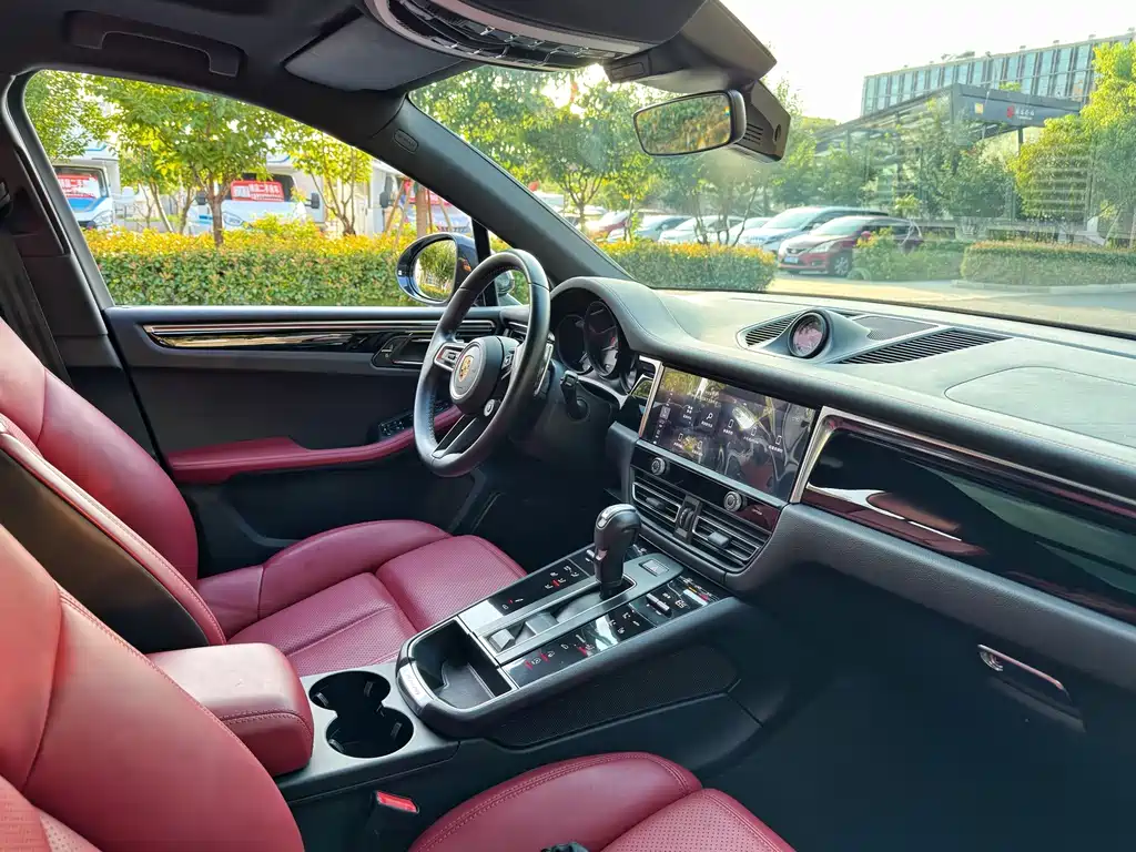 Porsche Macan — миниатюра 9