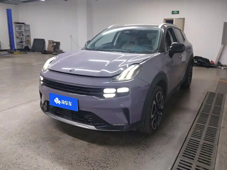 Lynk & Co 06
