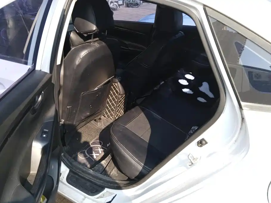 Hyundai Elantra — миниатюра 11