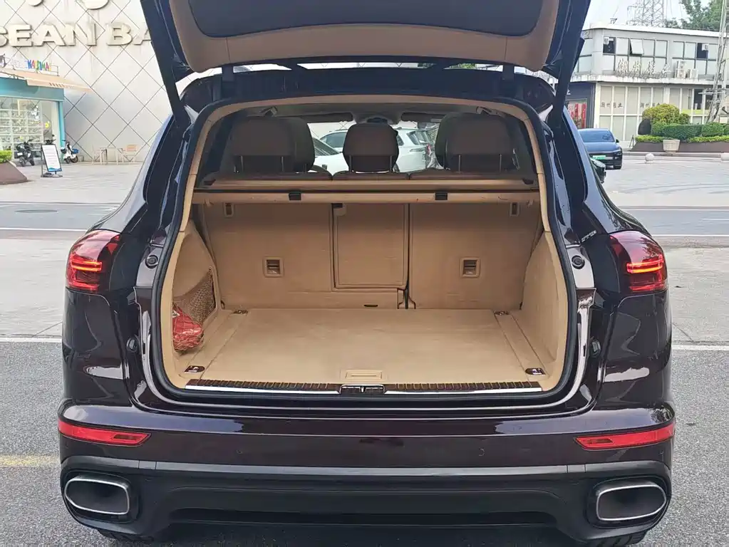 Porsche Cayenne — миниатюра 8
